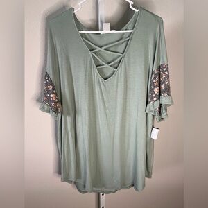 NWT Moa Moa Woman Sage and Floral Tee